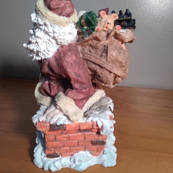 Kirklands Collectible Santa on Chimney 7" Hand Crafted Resin 1993 - Picture 4 of 8